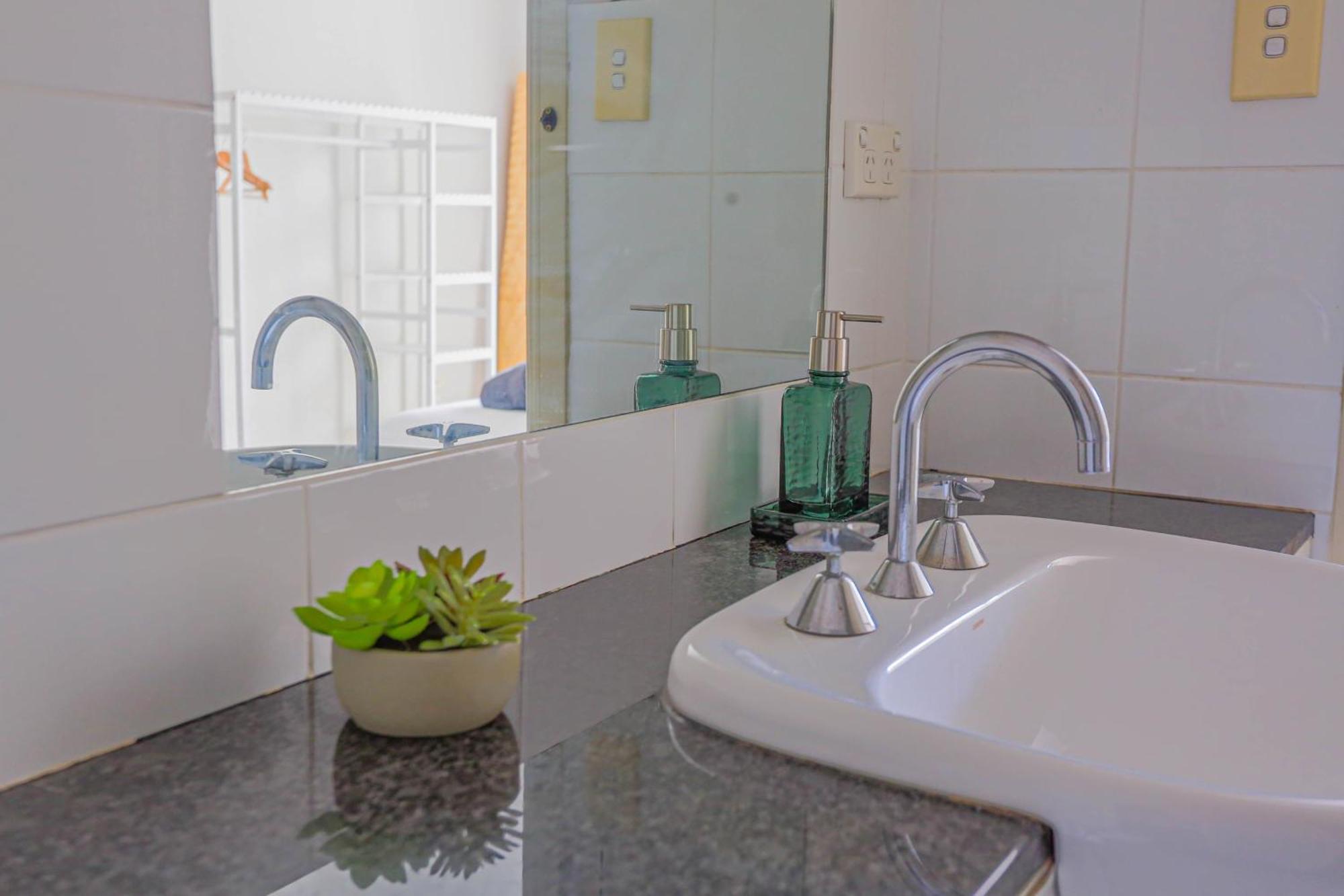 Holiday home Elegant 2 Bedroom Close To Buz Bridge Rd 2 E-bikes Included *